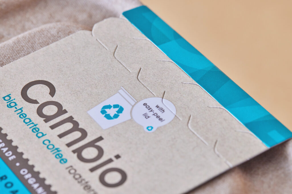 closeup of cambio paper belly band packaging